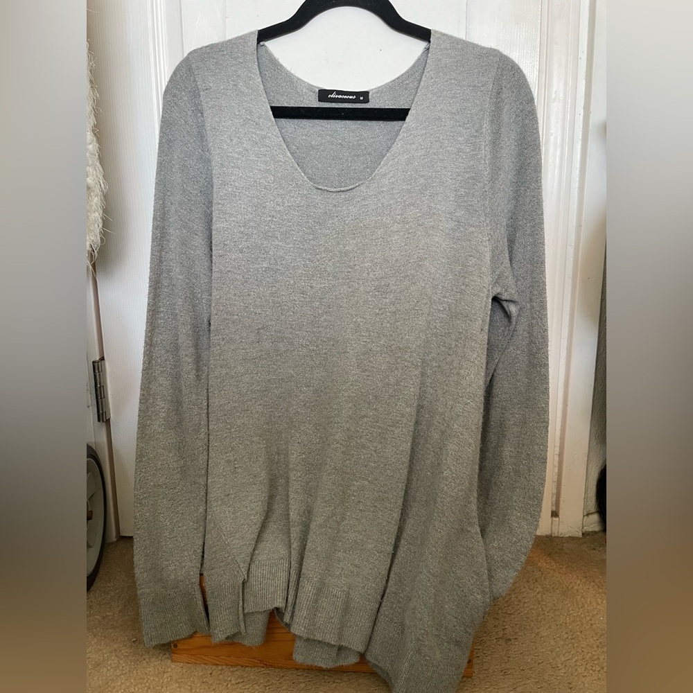 Grey Olivaceous Sweater w/ pockets! Size M